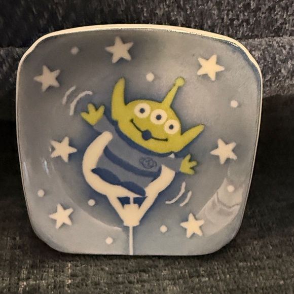 Disney Alien Lot - Picture 2 of 3